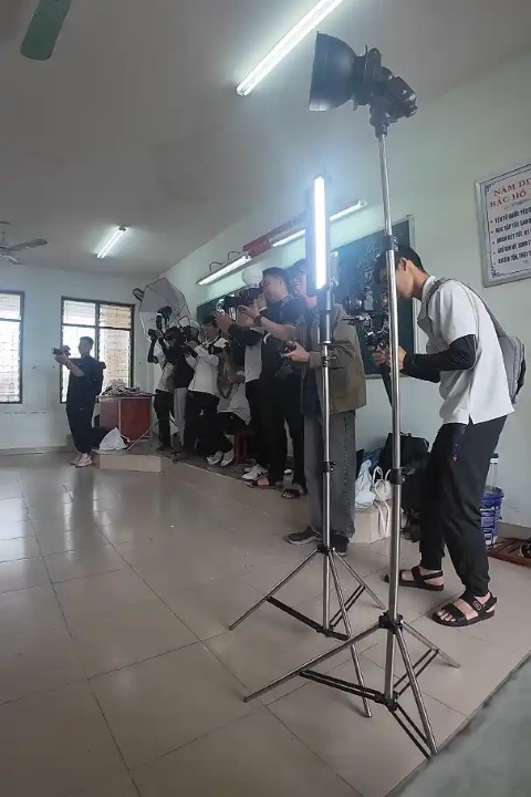 Kỷ yếu Đà Nẵng - Cách chụp ảnh kỷ yếu đẹp trong lớp học 6 kiem tra anh sang