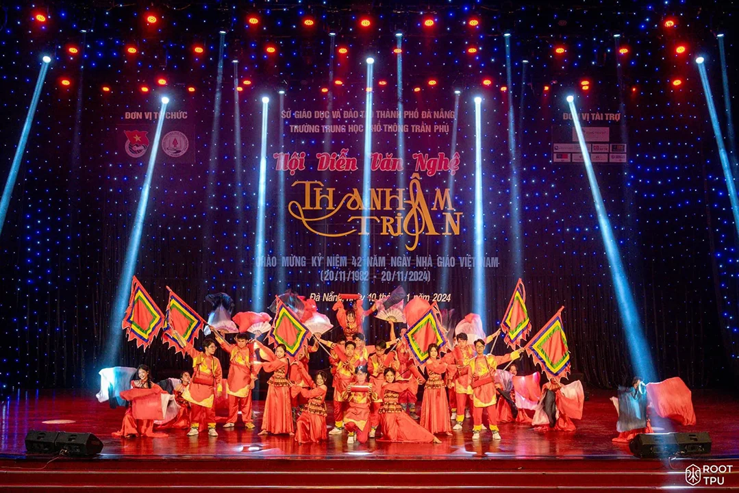 trang phuc bieu dien xuan hoa son tra da nang