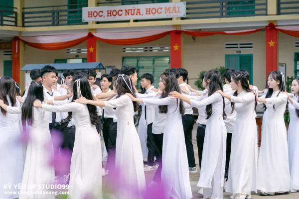 Kỷ yếu lớp 12/2 - Trường THPT Nguyễn Duy Hiệu 206 ky yeu 12 2 thpt nguyen duy hieu quang nam 83